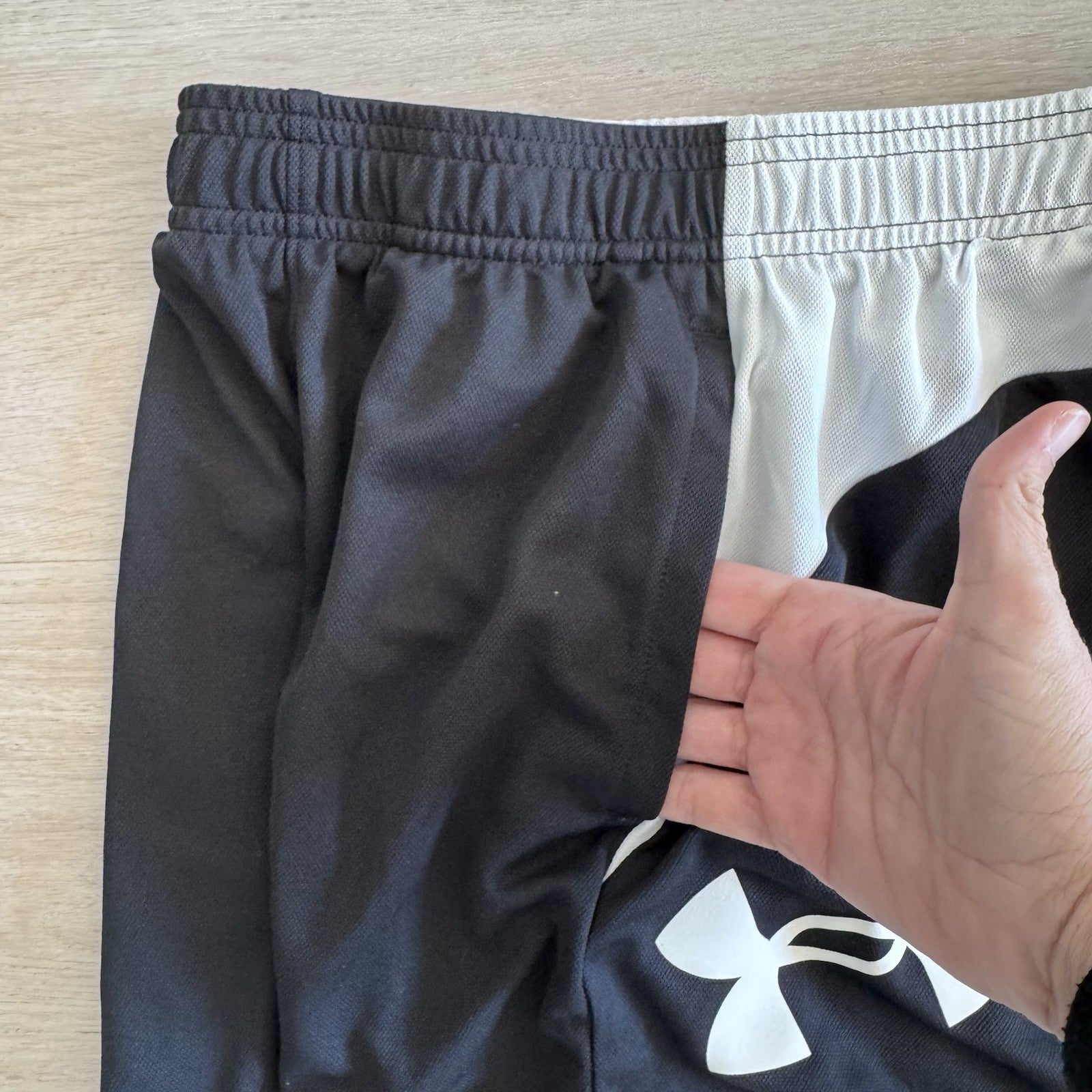 Under Armour Men’s Athletic Shorts SM/PCH Navy White Loose Fit Mesh