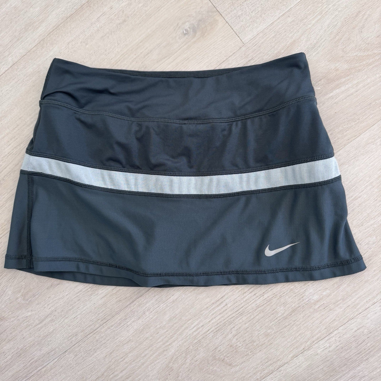 Nike Dri Fit Skort Women Small Gray Athletic Tennis Golf Skirt Built In Shorts