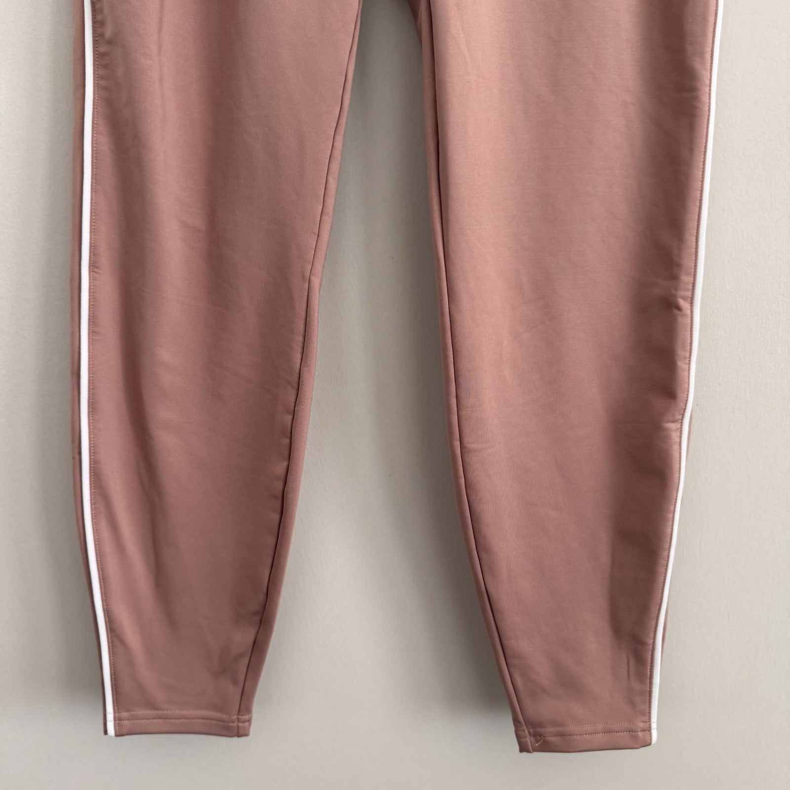 Lot of 3 Gymshark Women’s Medium M Athletic Bundle Scrunch Shorts Joggers Coral