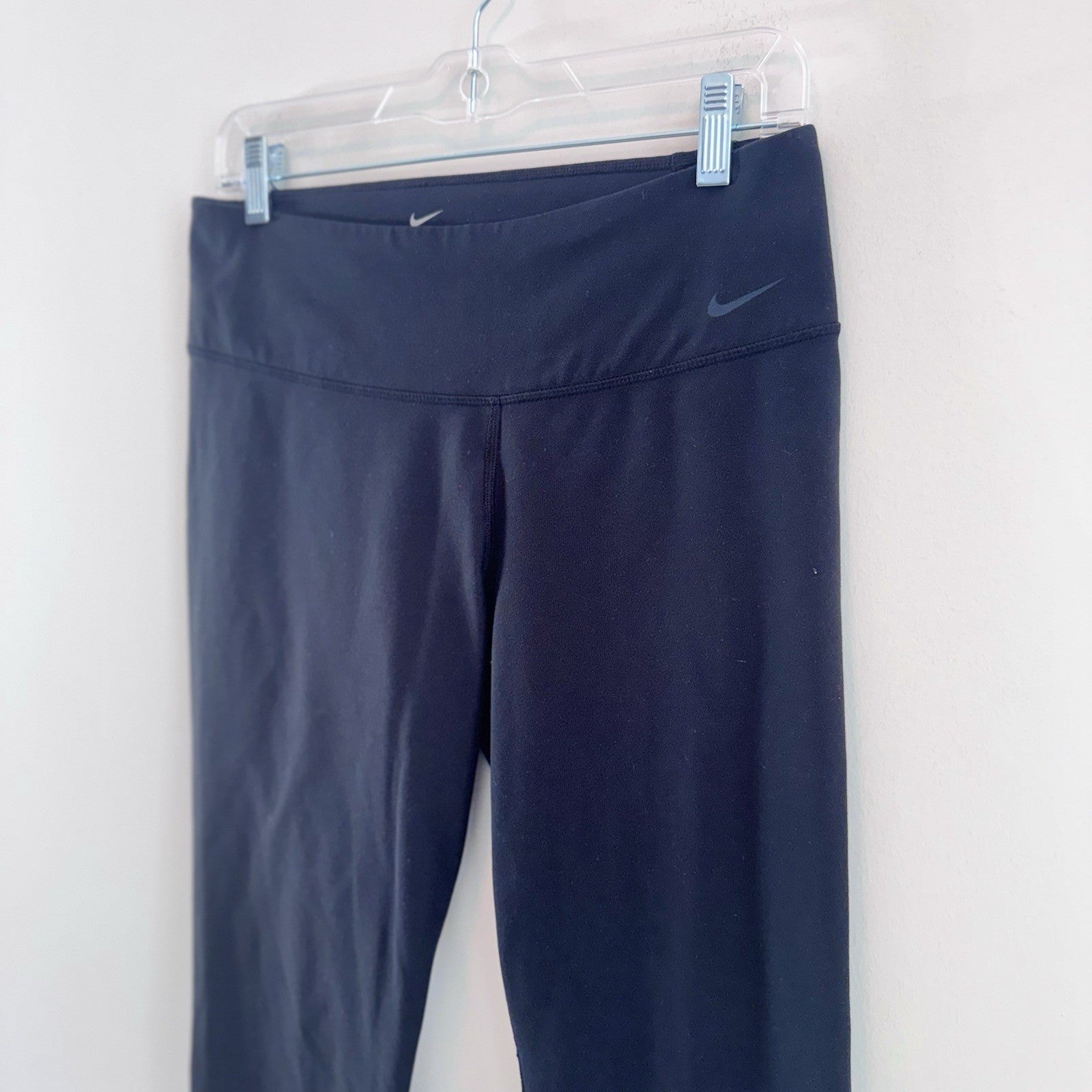 Nike Dri-FIT Women's Black Capri Leggings Size M Stretch Athletic Pants