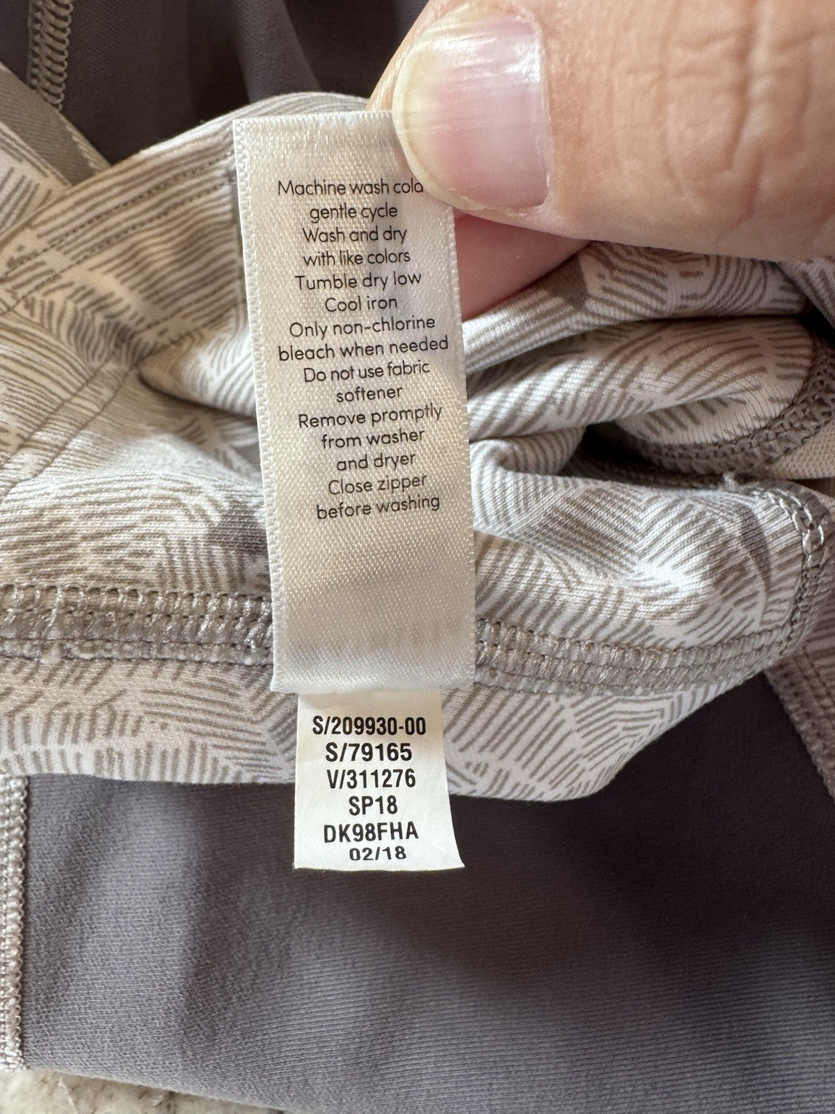 Athleta All In Palm 7/8 Tight Leggings Size Medium Womens Tropical Print Gym