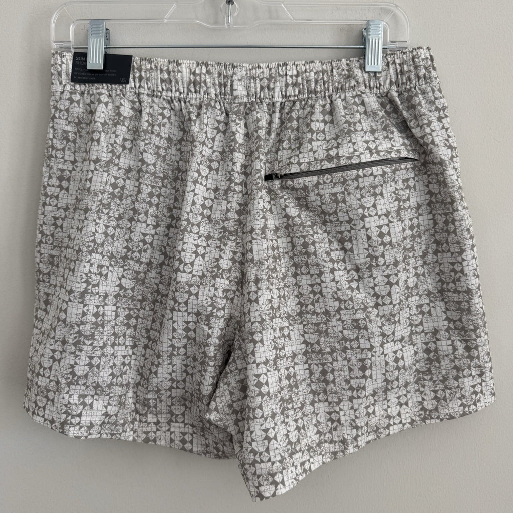 VRST Men's 5'' Resort Short, Slim Fit, White/Silver Stamped Geo Print, Small