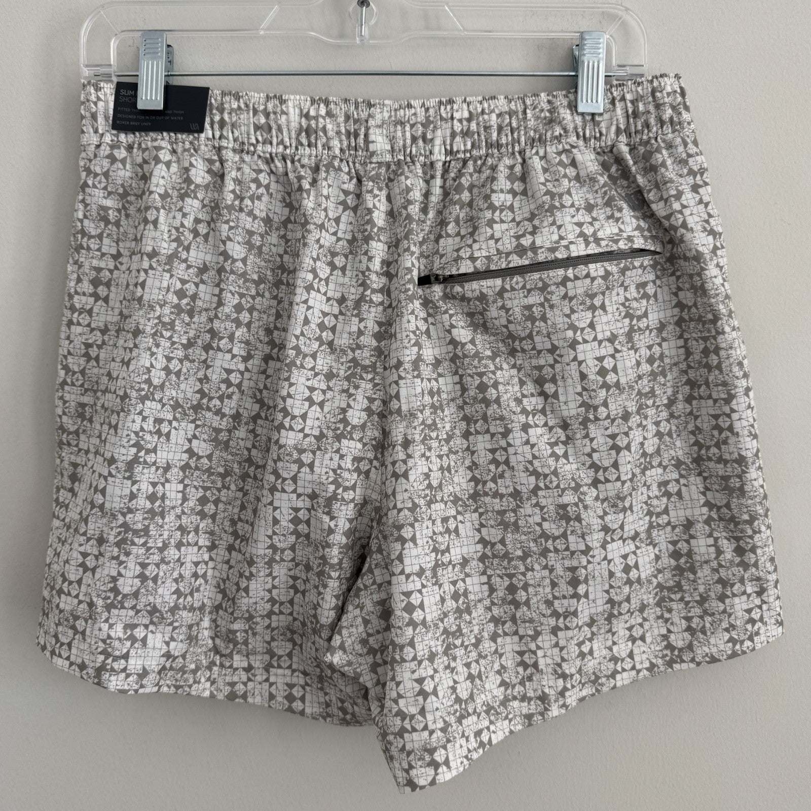 VRST Men's 5'' Resort Short, Slim Fit, White/Silver Stamped Geo Print, Small