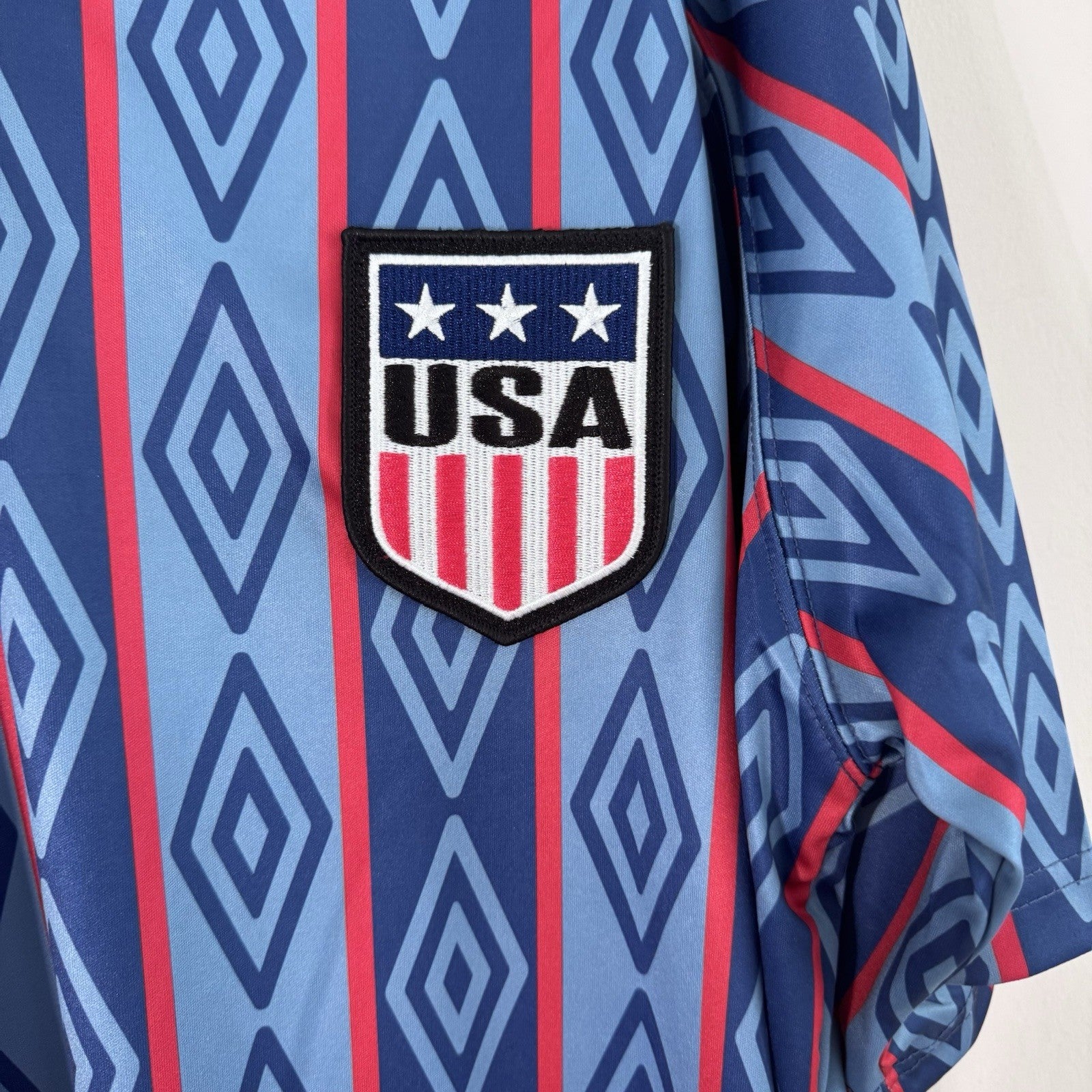 NWT Umbro USA Soccer Jersey Mens Large Blue Red Geometric Futbol Shirt