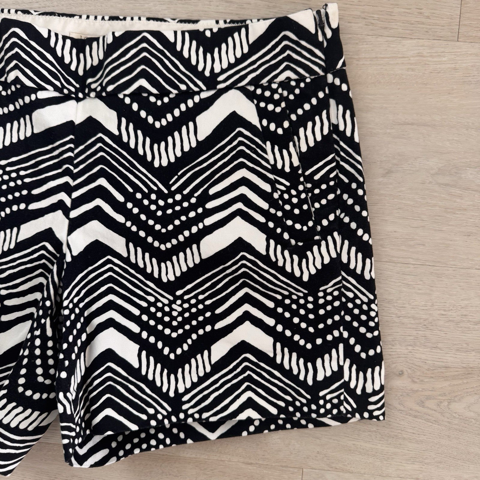 J.Crew Women’s Black White Geometric Stretch Shorts Size 6 Preppy Chic