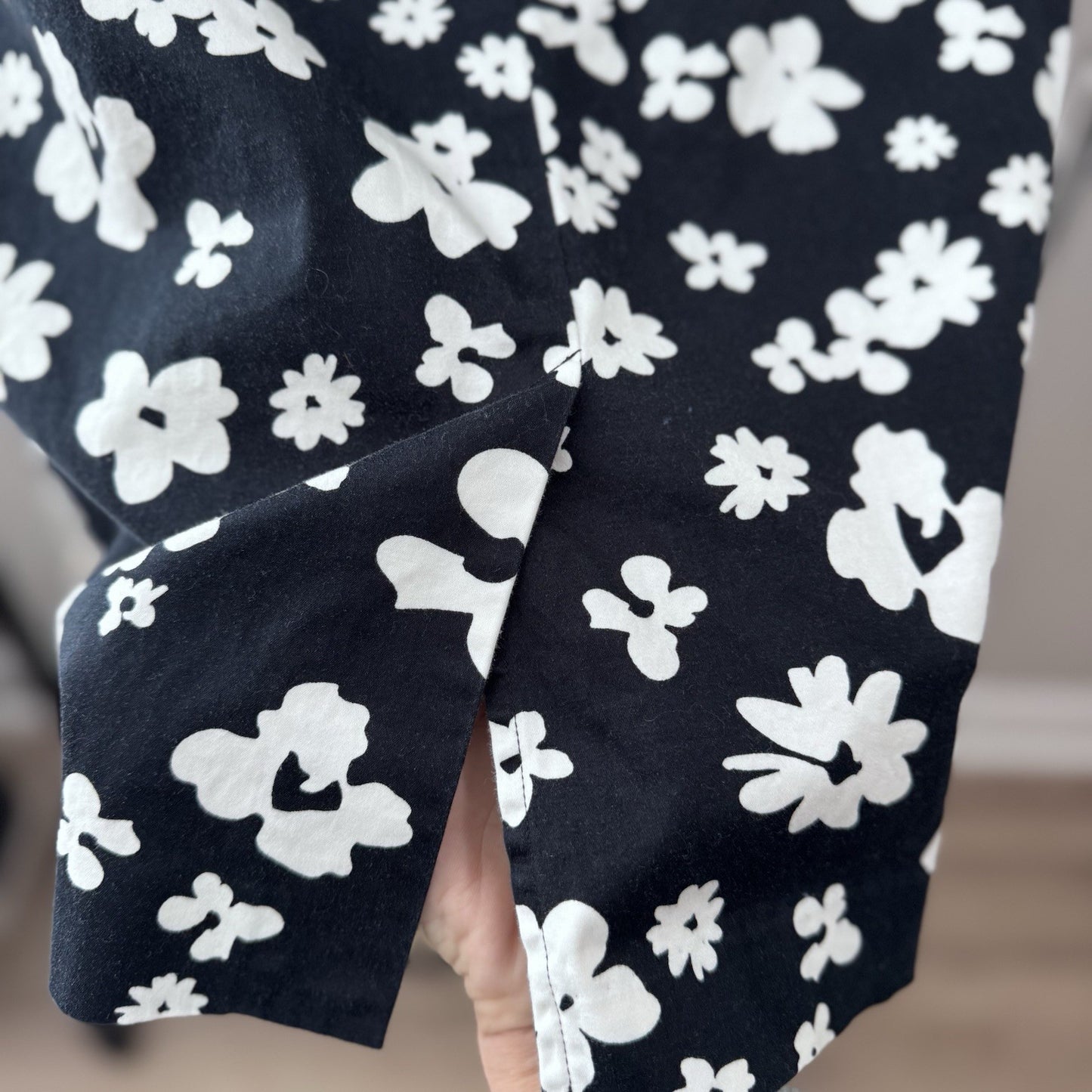 Talbots Women’s Skirt Size 14 Navy White Floral Print Cotton Stretch