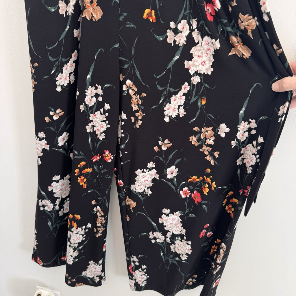 Kaileigh Black Floral Wide Leg Jumpsuit Medium Sleeveless V-Neck Pockets Women’s