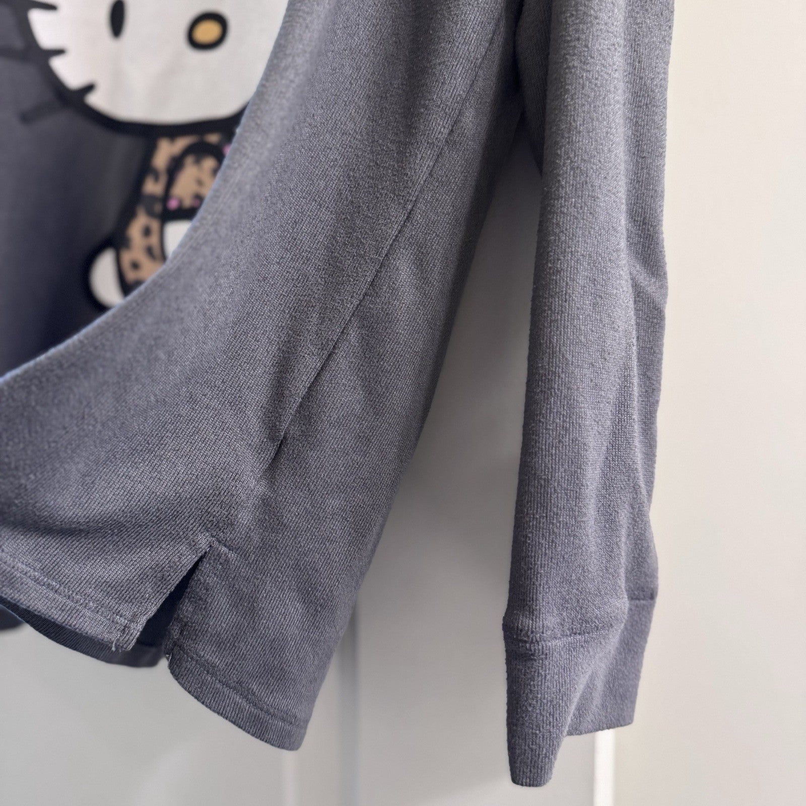 Hello Kitty Sanrio Womens L Leopard Bow Lounge Top Gray Sleepwear 2023 Cute