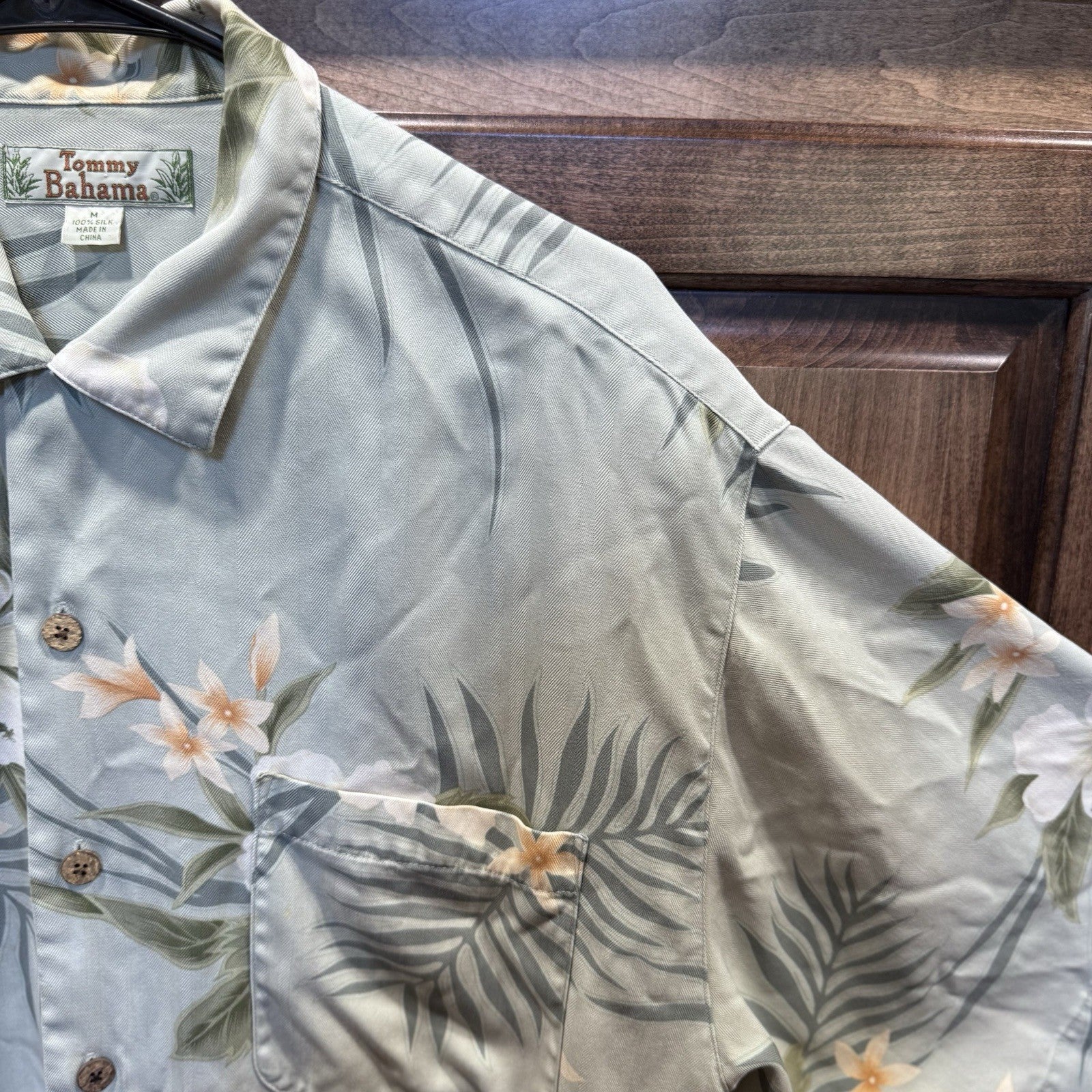 Tommy Bahama Silk Hawaiian Shirt Medium Floral Green Leaves Tropical