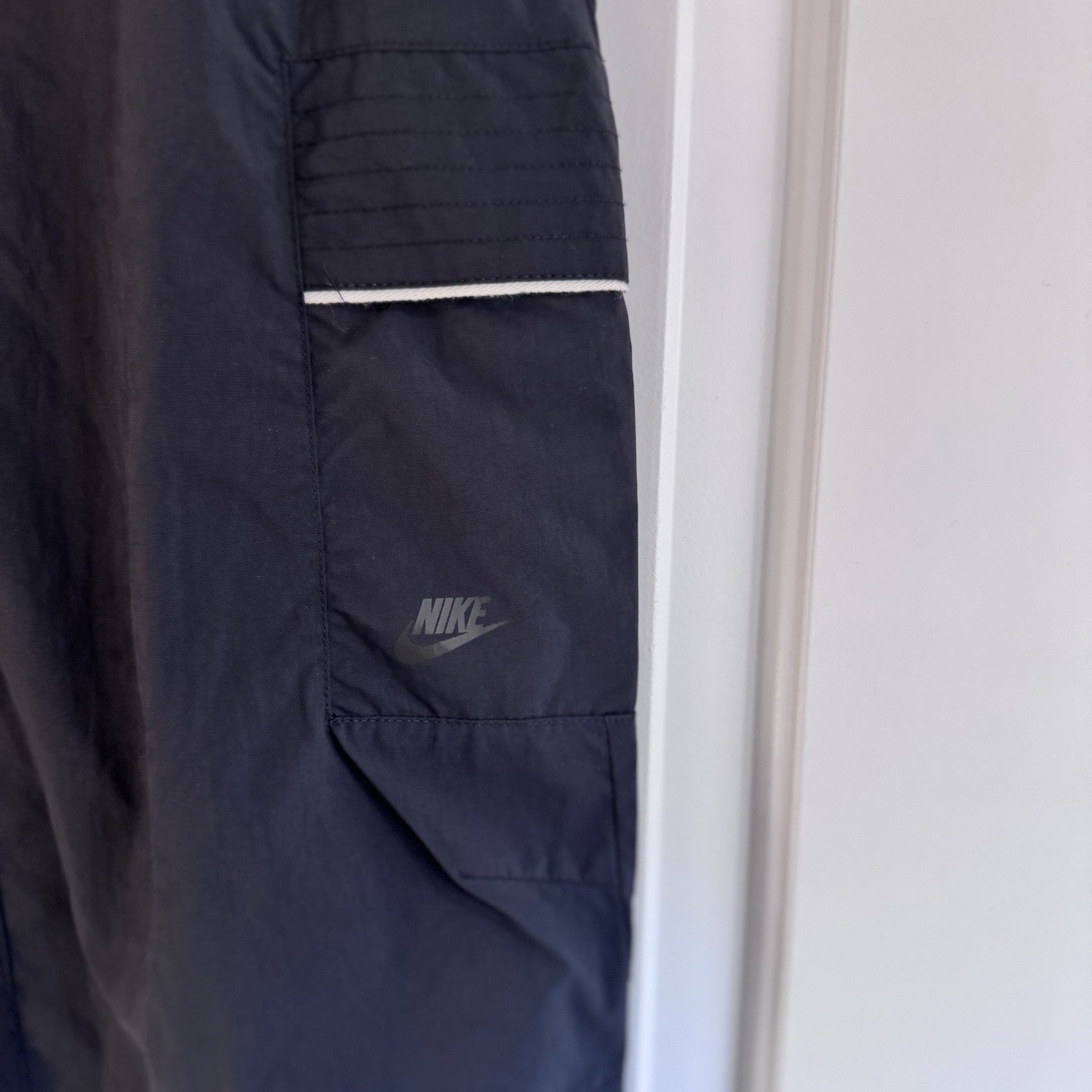 Nike Mens Pants Size 30 Black Taper Leg Standard Fit Cargo Zip Pockets NWT $85