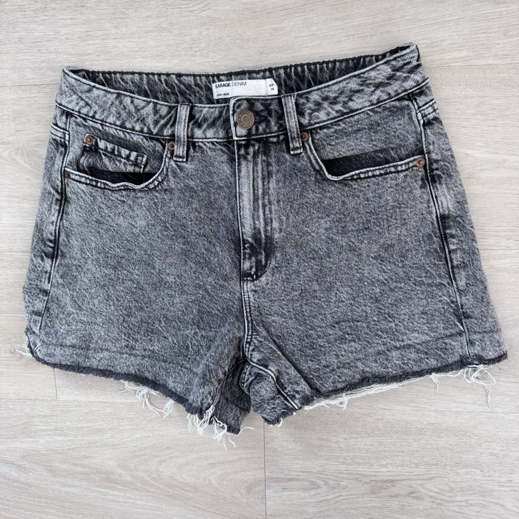 Garage Women’s Denim Y2K Mom Shorts 28 Black Acid Wash Frayed