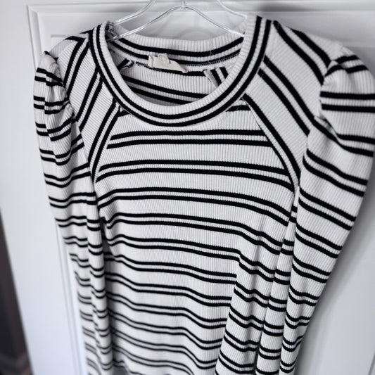 Entro Black White Striped Ribbed Knit Top Women’s Size L Puff Sleeve Long Sleeve