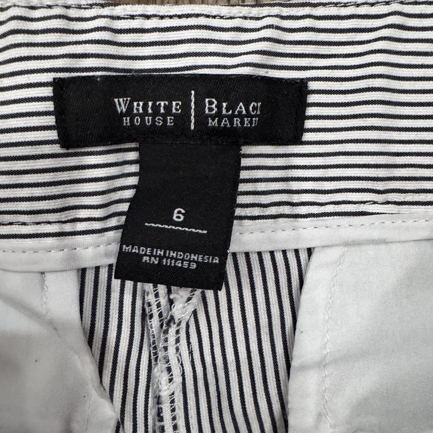 White House Black Market Women’s Pinstripe Shorts Size 6 Blue White Stretch