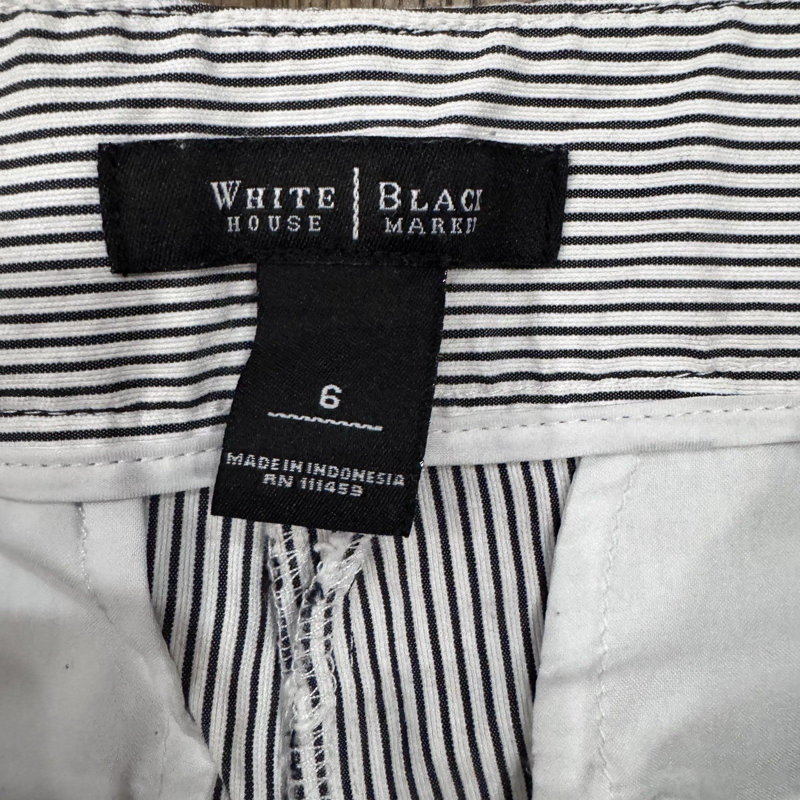 White House Black Market Women’s Pinstripe Shorts Size 6 Blue White Stretch