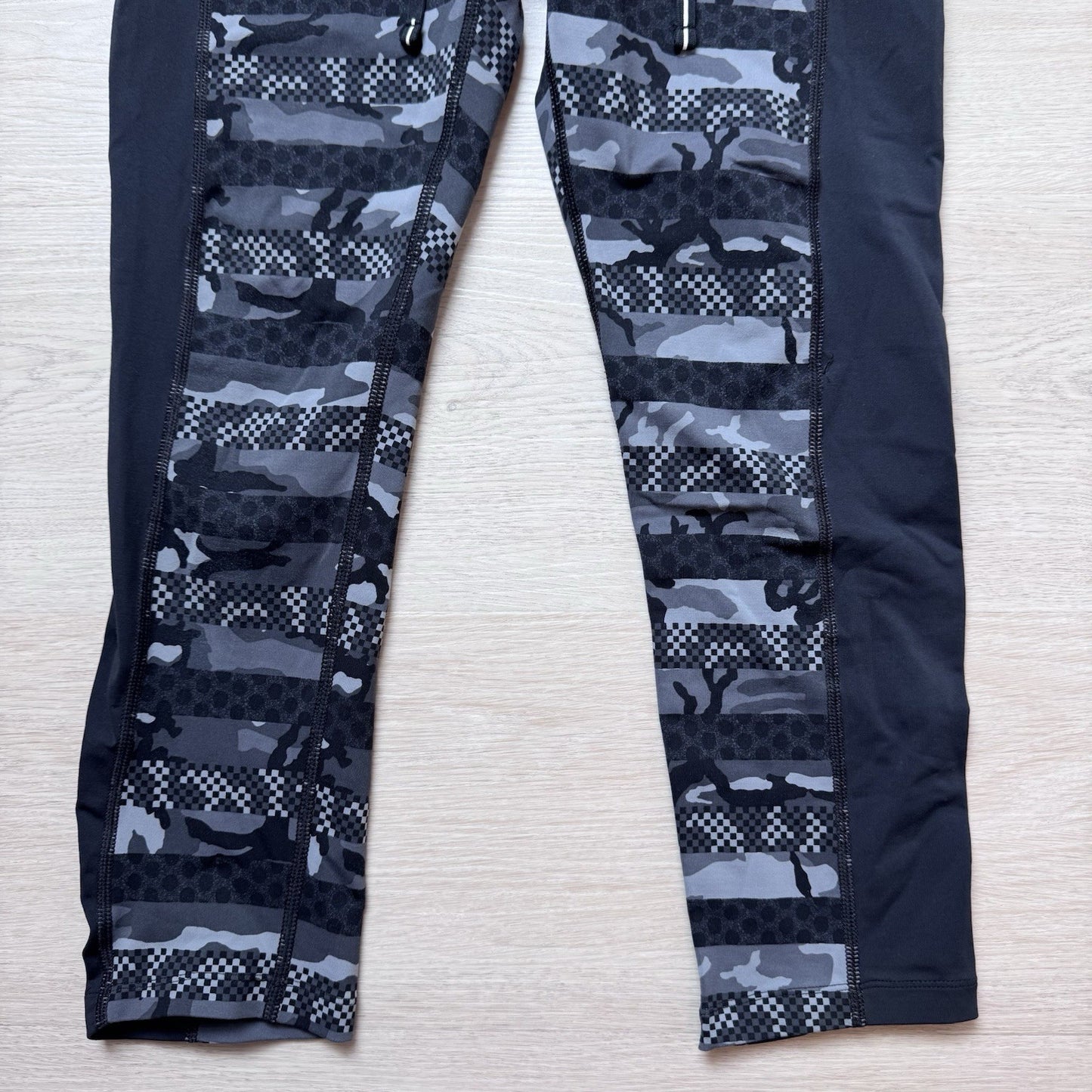 Nike Dri Fit Camo Leggings Womens Small Black Gray Running Drawstring Zip