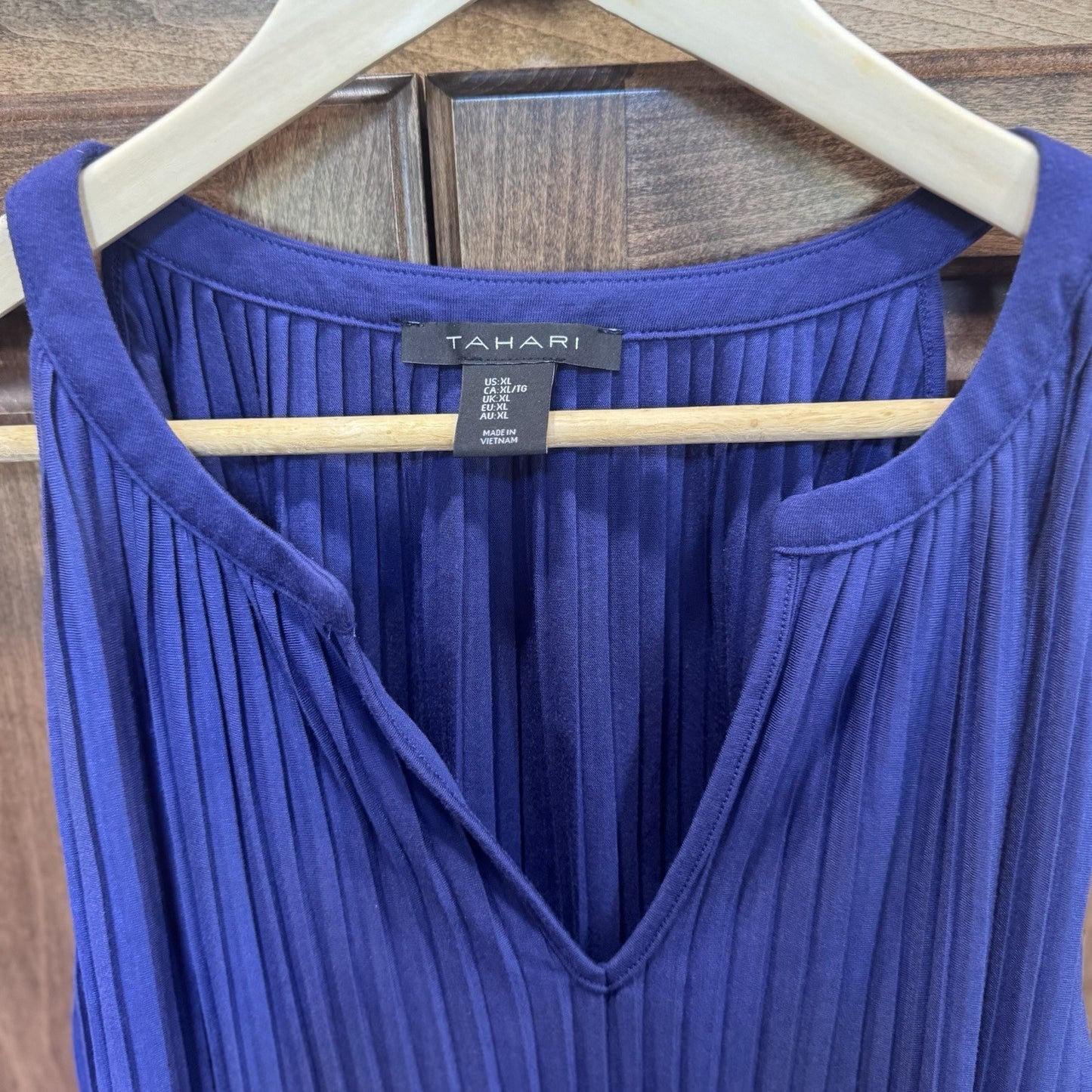 Tahari Pleated Sleeveless Blouse XL Blue Split Neck Tank Top