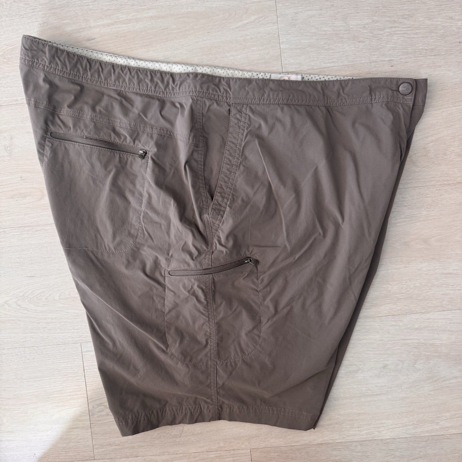 L.L. Bean Vista Camp Shorts Women’s 24W Plus Brown Cargo Hiking Outdoor 24