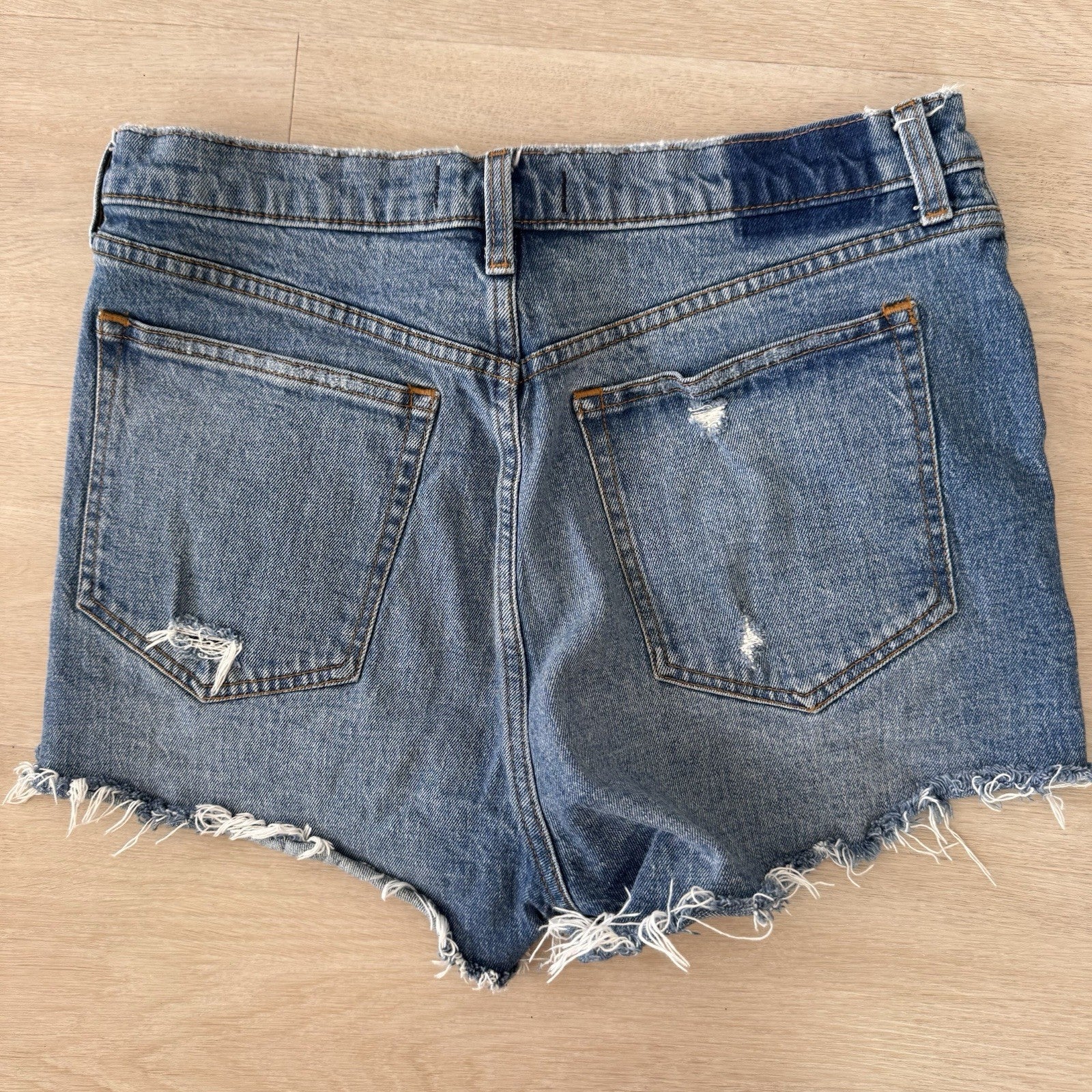 Abercrombie Women’s Mom Shorts High Rise Distressed Denim Cutoff 31/12