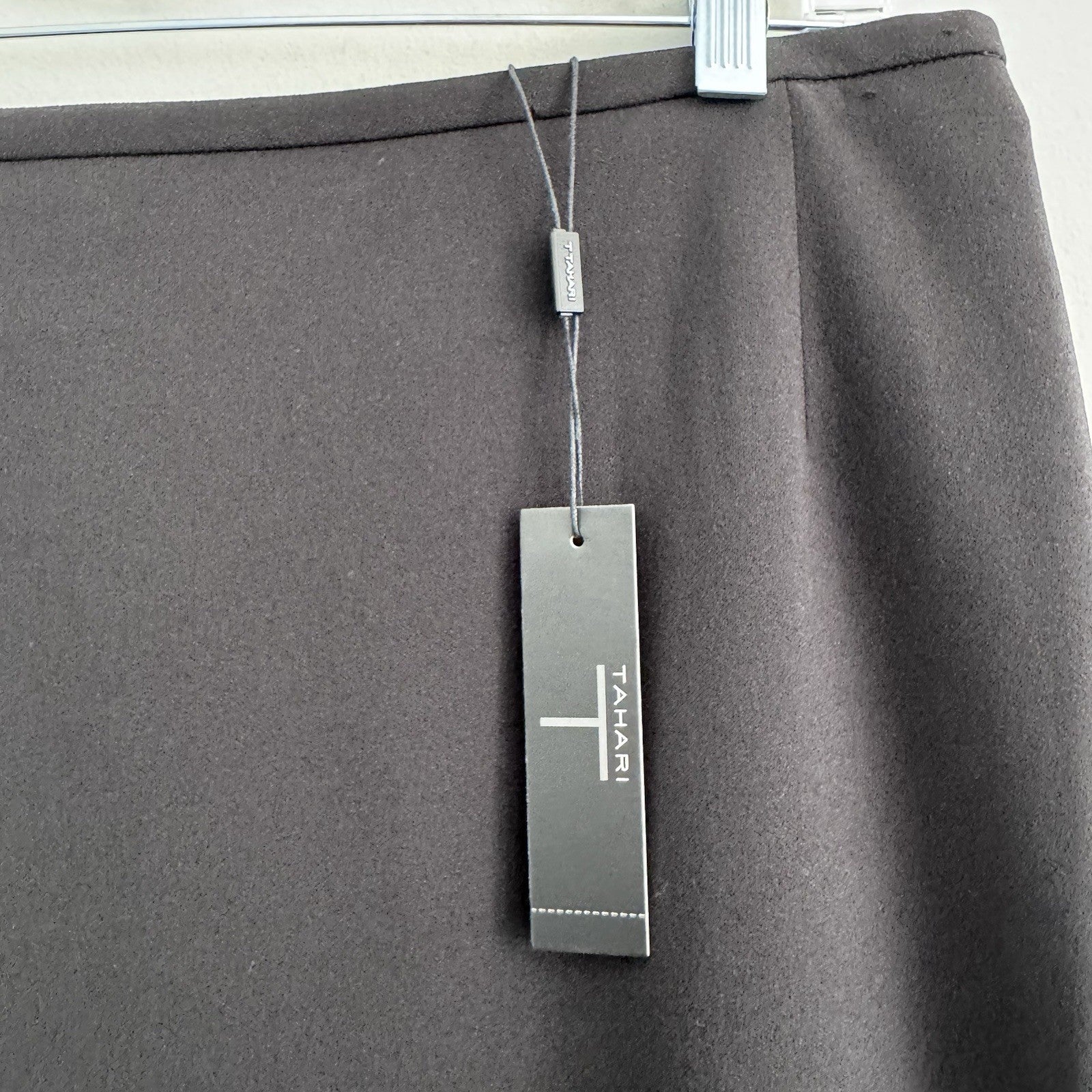 Women’s Tahari Black Pencil Skirt Size 8 NWT Career Classic