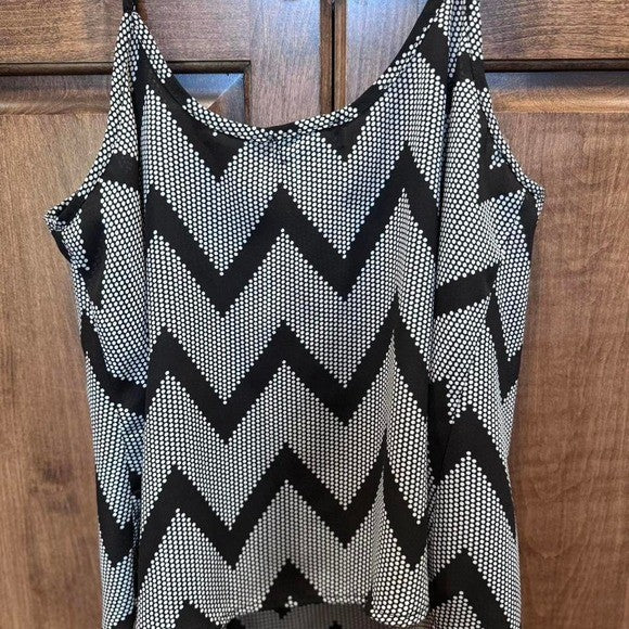 VINTAGE WET SEAL Medium Black and white chevron tank top
