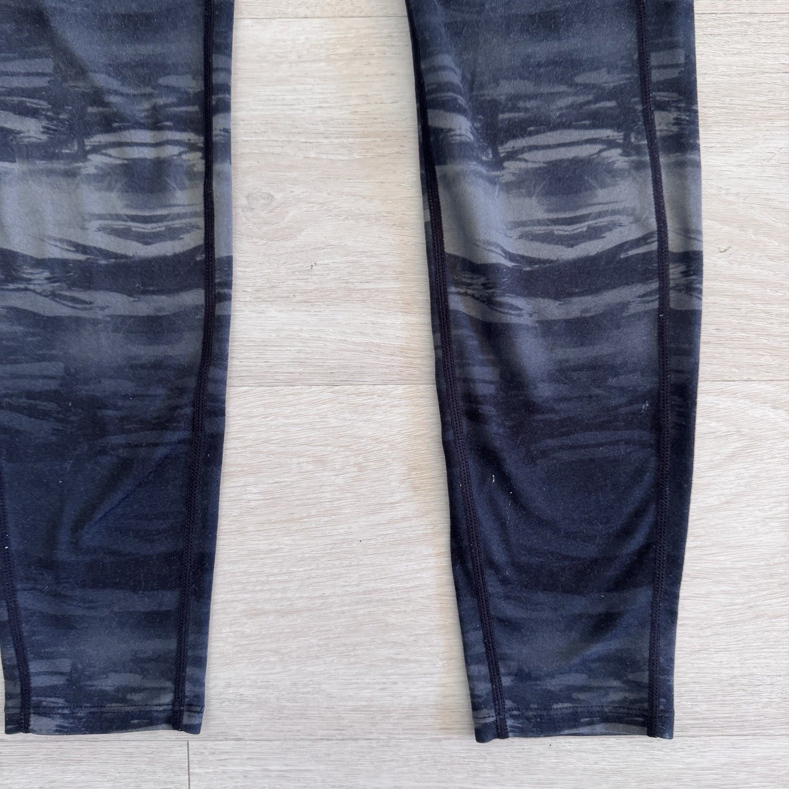 Athleta High Rise Leggings Women’s Small Black Gray Abstract Print