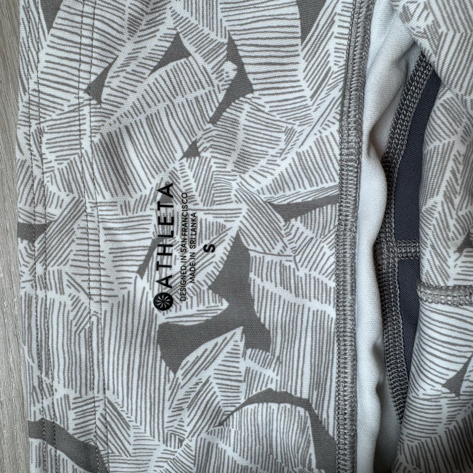 Athleta Gray White Leaf Print Leggings High Rise Womens Small Mesh Panel