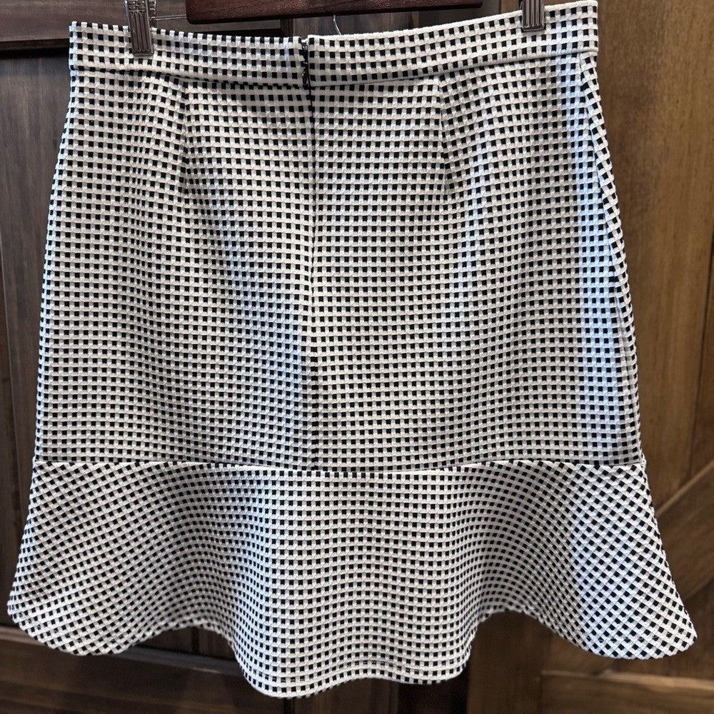 Banana Republic Flounce Hem Skirt | Gingham Texture | Size 10 Tall