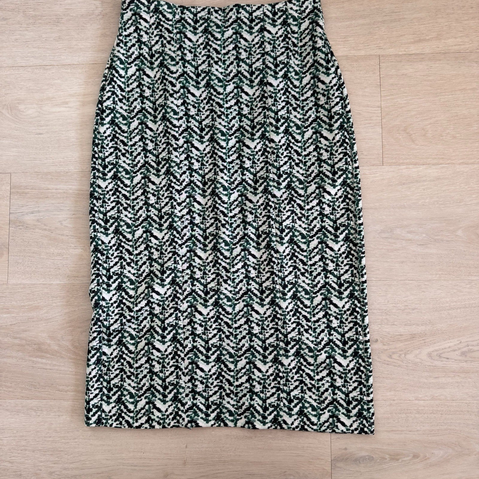 New York & Co Soho Midi Pencil Skirt Green Black Print Size 0 Women’s