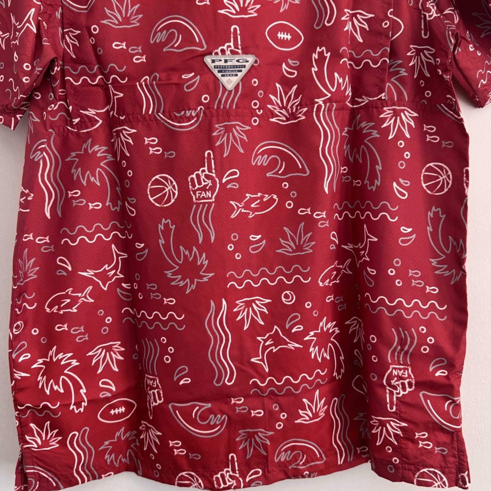 Columbia PFG Alabama Crimson Tide Tamiami Shirt Mens Small Crimson Allover Print