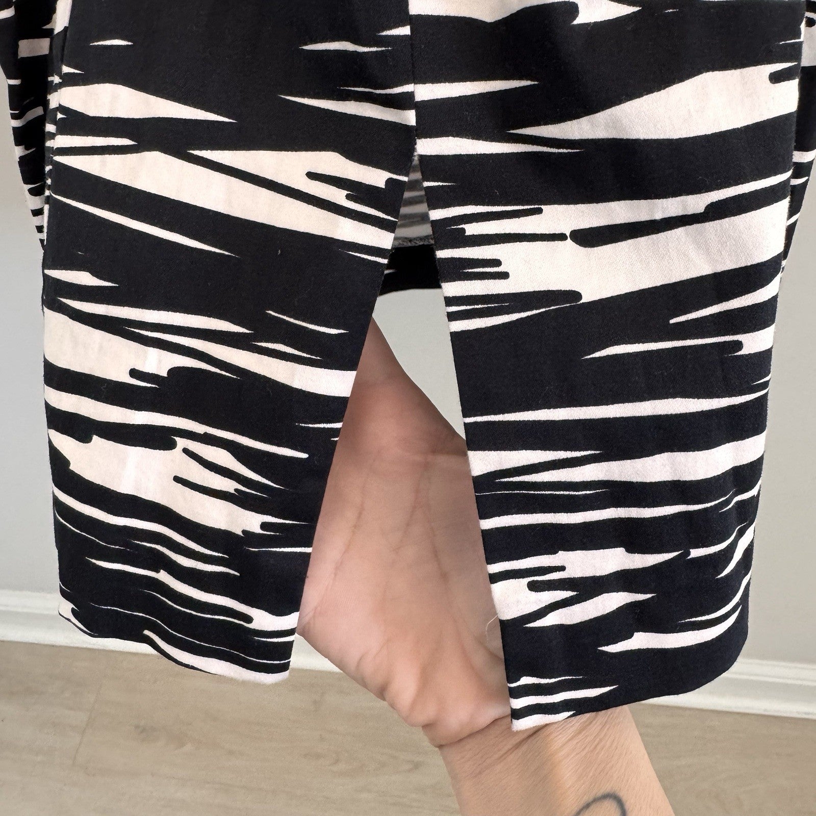 Calvin Klein Women 6 Sheath Dress Abstract Black White Brushstroke Cotton