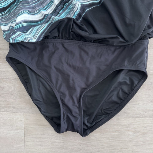 Coco Reef Contours Shapemaker One Piece 10 34C/D NWT Tummy Control