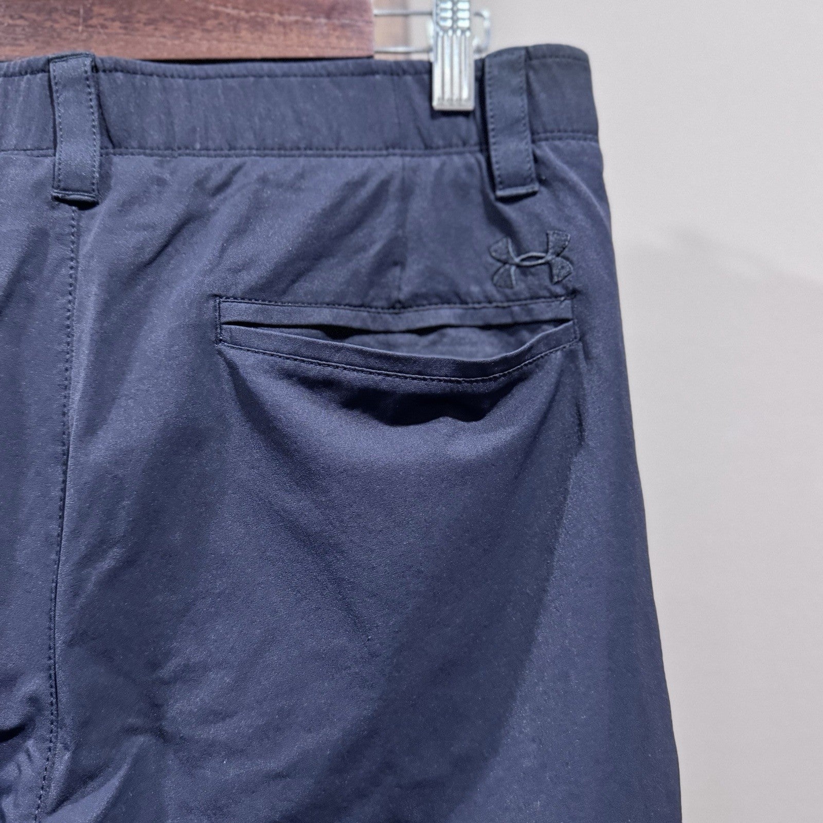 Under Armour HeatGear Loose Fit Navy Golf Shorts Men’s Size 34 Style 1272862