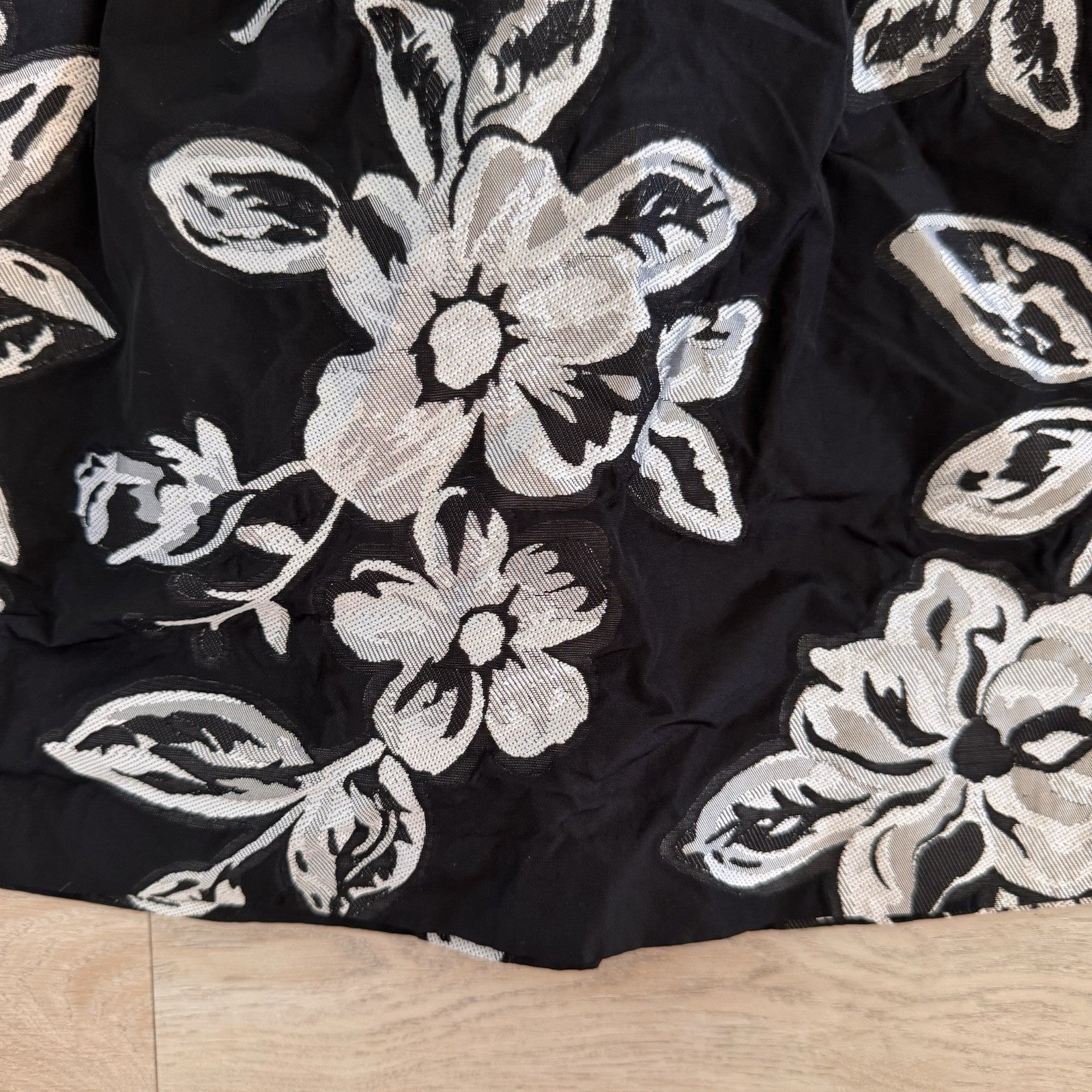 Banana Republic Black White Floral Jacquard A Line Skirt Sz 4 Women’s