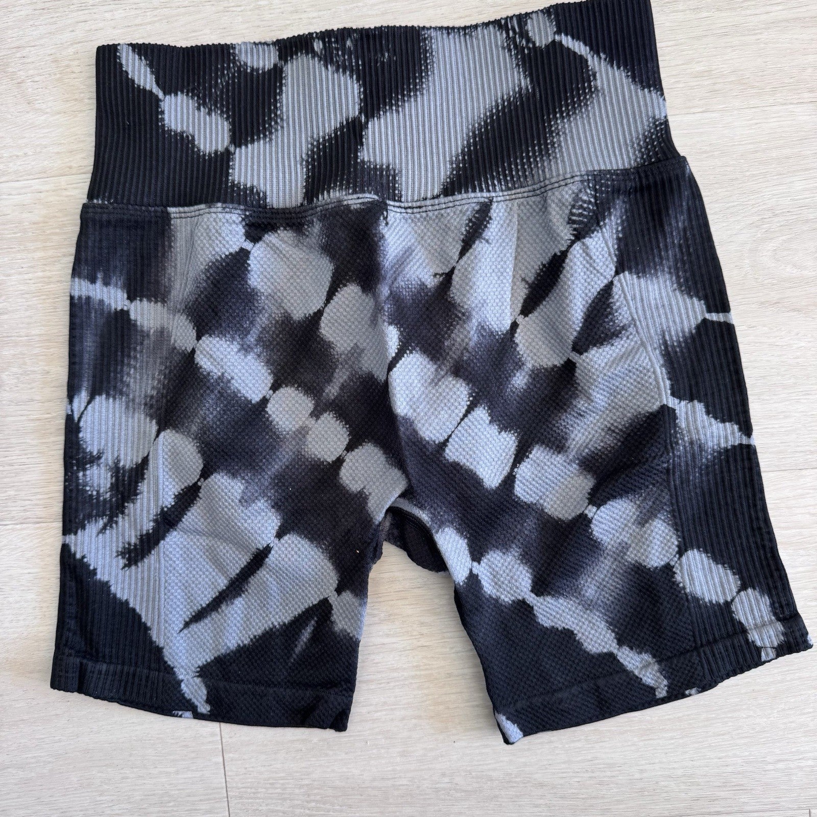 PINK Active Seamless Biker Shorts Small Black Gray Tie Dye Ribbed