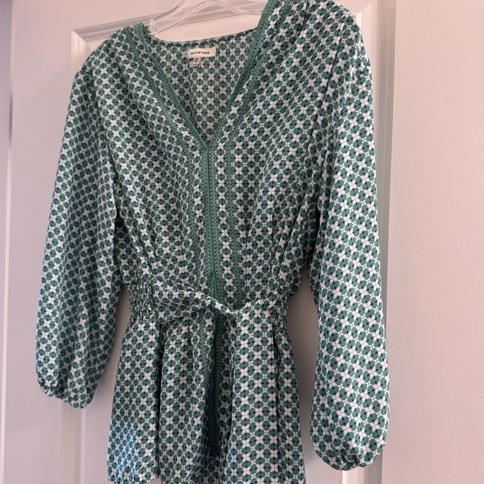 Max Studio Green Geometric Print Tunic Top Belted Waist V-Neck Size medium