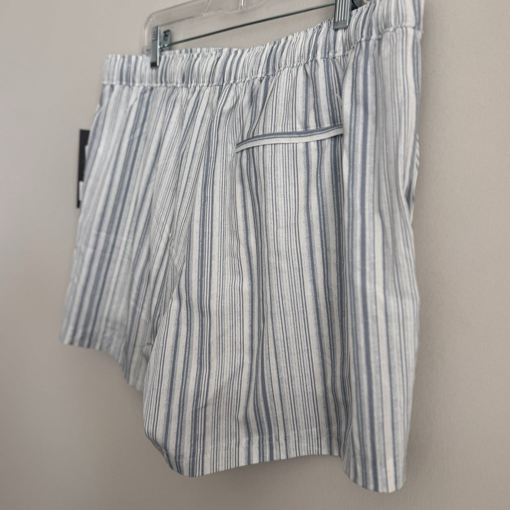 VRST Men's Large 5" Resort Short Muted Denim Calm Stripe NWT Hybrid Liner $58