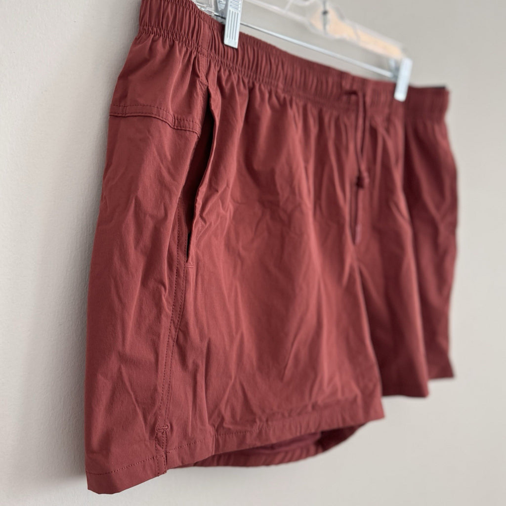VRST Men's XL 5" Everyday Short Desert Rust NWT Relaxed Fit Athletic
