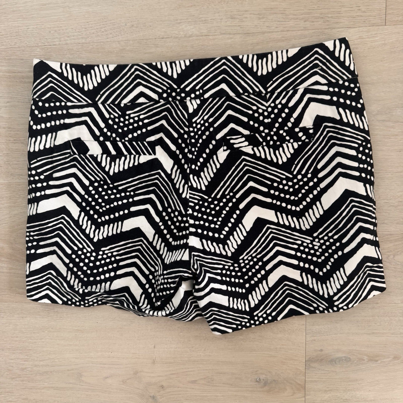 J.Crew Women’s Black White Geometric Stretch Shorts Size 6 Preppy Chic