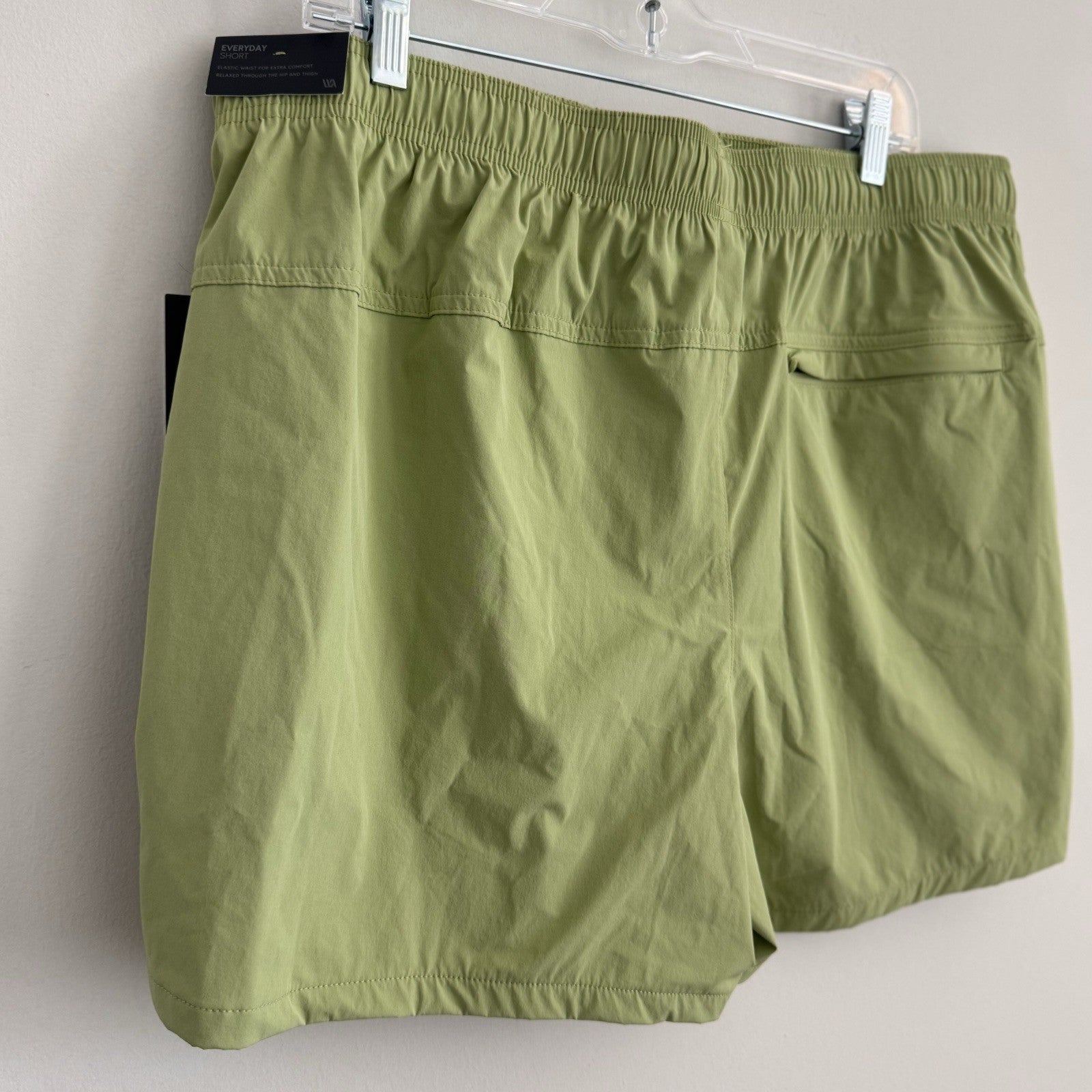 VRST Men's XL 5" Everyday Short Green Seedling NWT Relaxed Fit Athletic