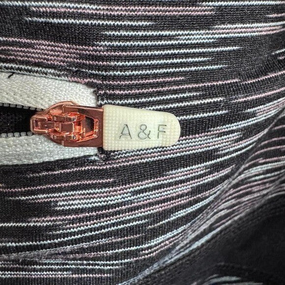 Abercrombie and fitch Grey and black leggings with side pockets and logo medium