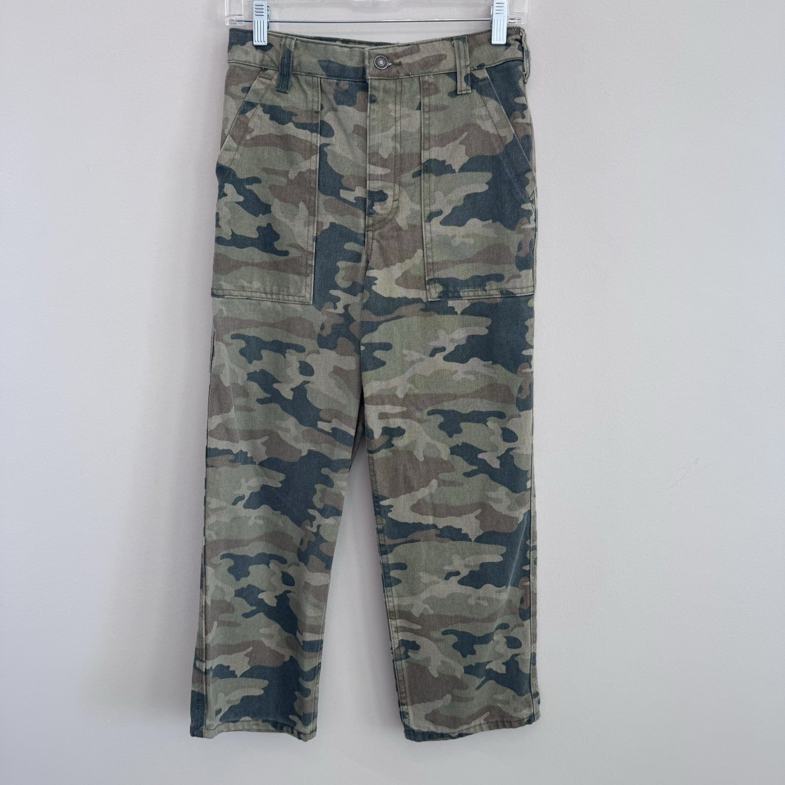 We The Free Remy Twenty Six Camo Utility Pants Womens Cropped Army Green 26