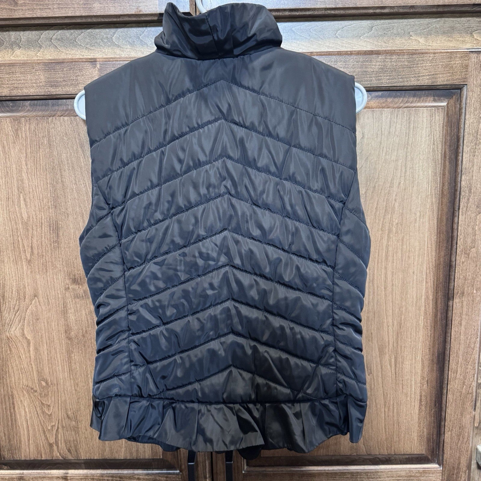 White House Black Market Puffer Vest Women’s Black Zip Front Ruffle Trim Size M