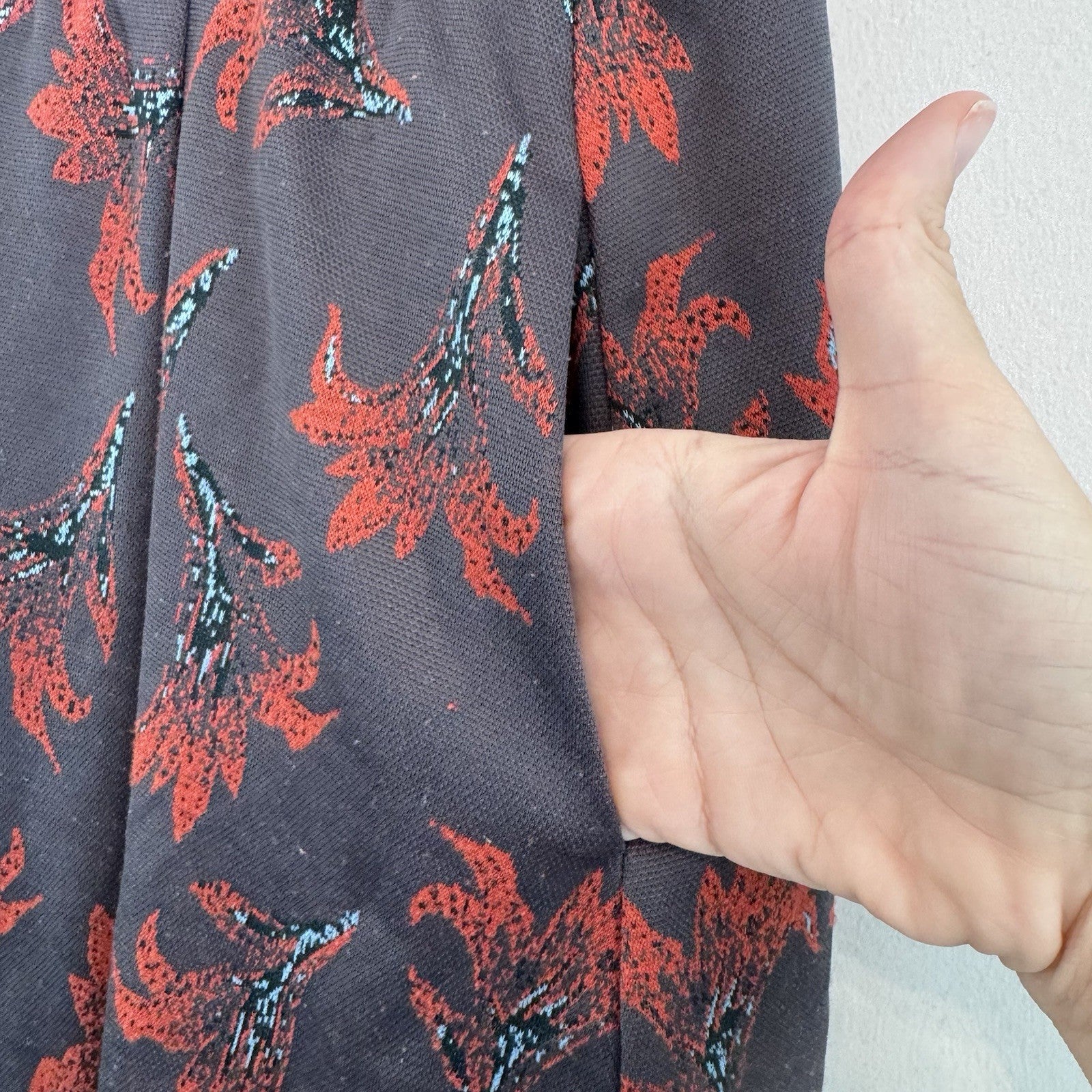 LuLaRoe Floral Cassie Skirt Medium Grey Red Lily Print Knee Length Pencil