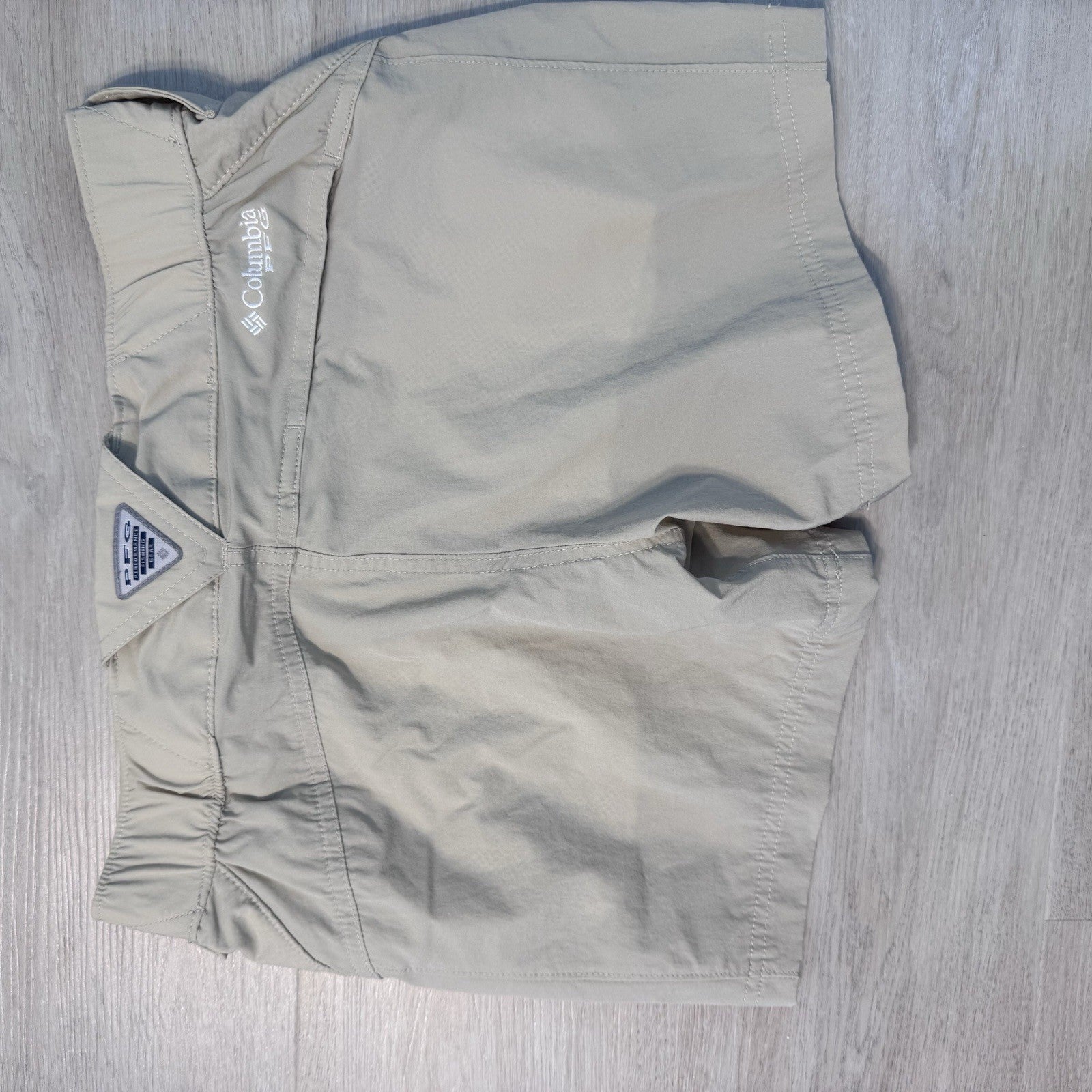 Columbia PFG Women’s Khaki Fishing Shorts Size 2 Omni-Shade UPF 50 Vented