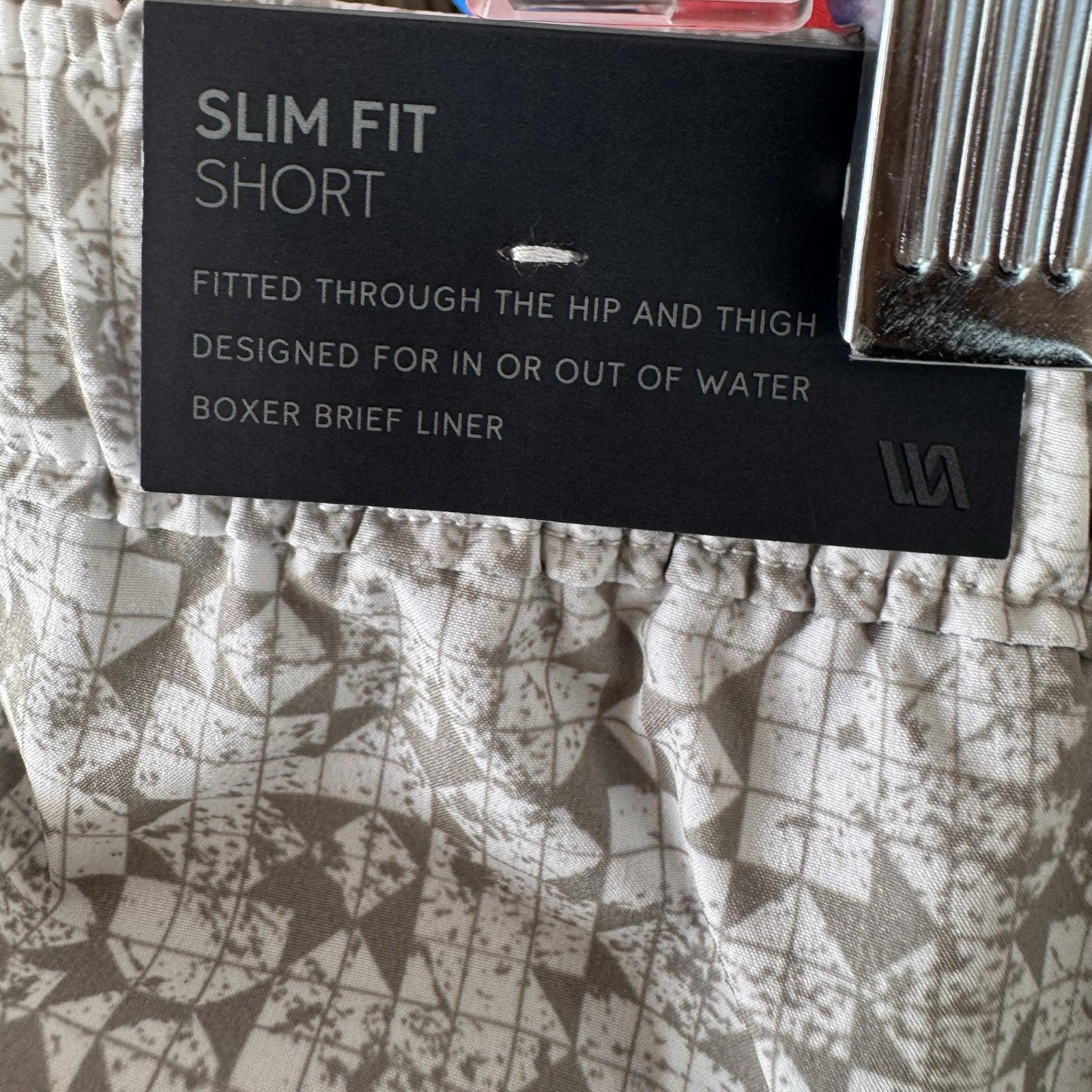 VRST Men's Large 5" Resort Short Print White Silver Stamped Geo NWT Slim Fit