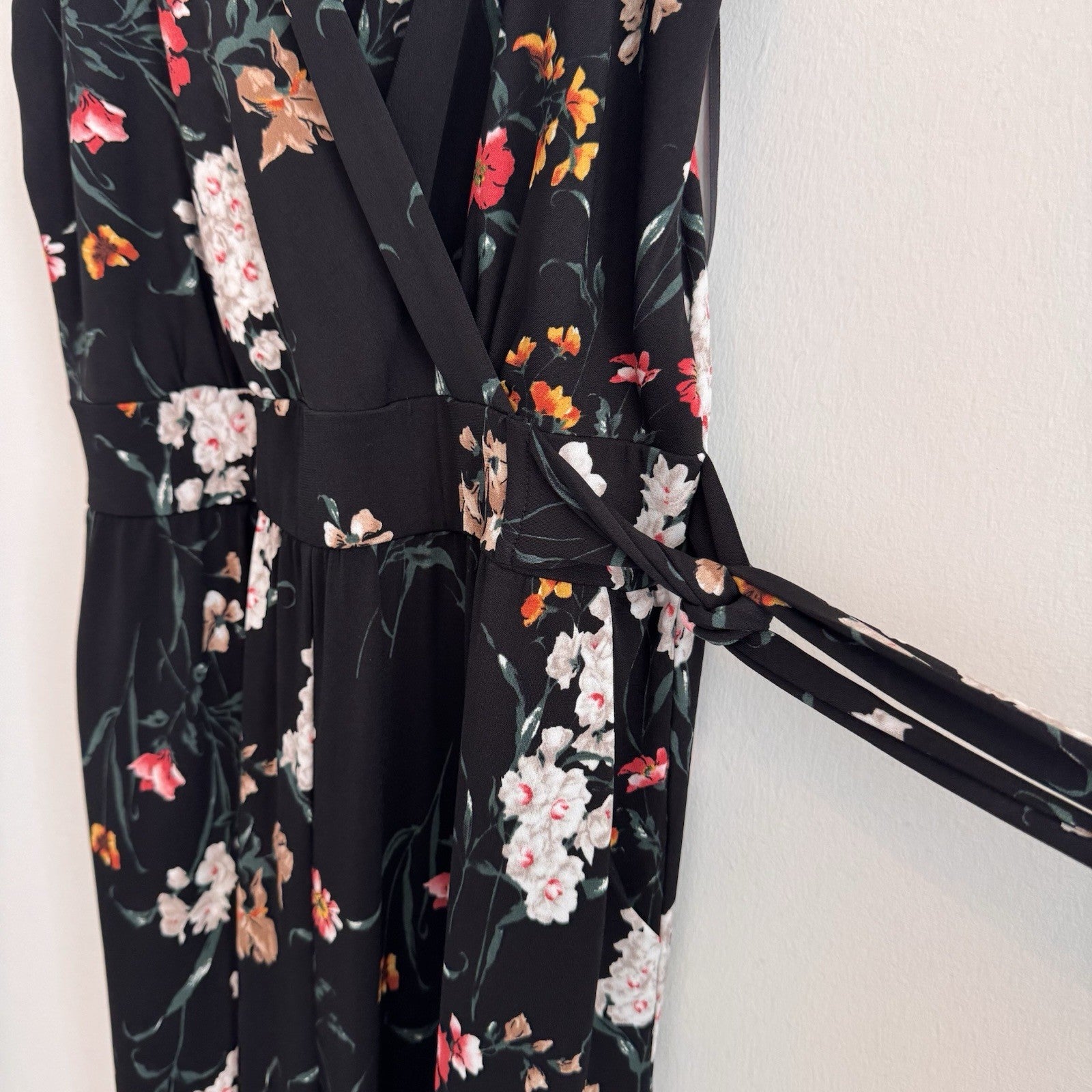 Kaileigh Black Floral Wide Leg Jumpsuit Medium Sleeveless V-Neck Pockets Women’s