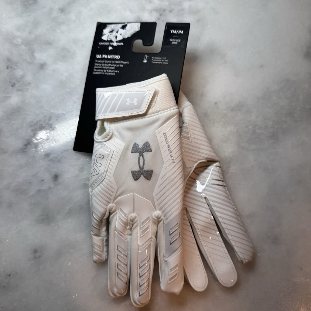 Under Armour UA F9 Nitro Football Gloves Youth Medium White Silver NWT