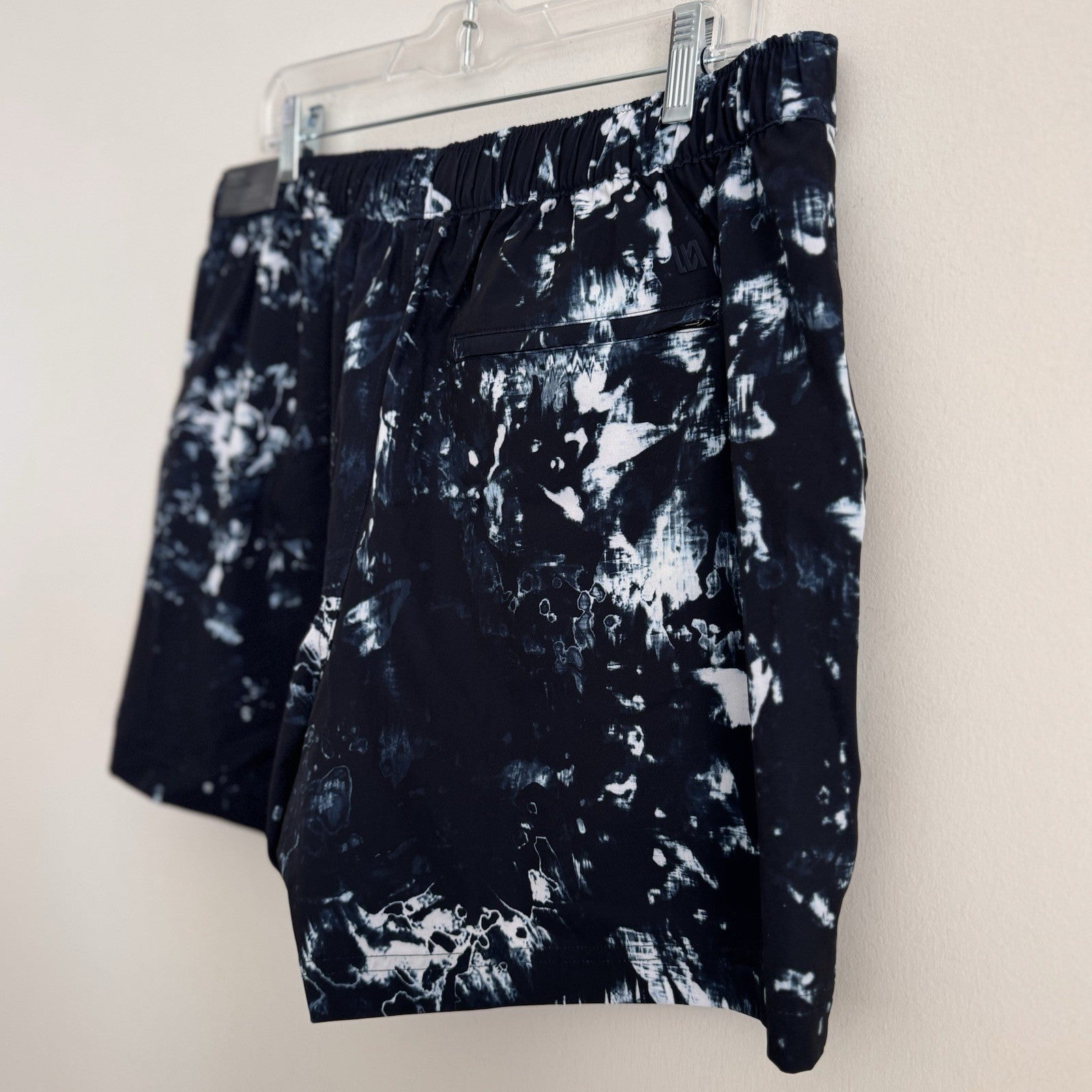 VRST Men's 5" Resort Short Indigo Craft Print Large NWT Slim Fit Lined Hybrid