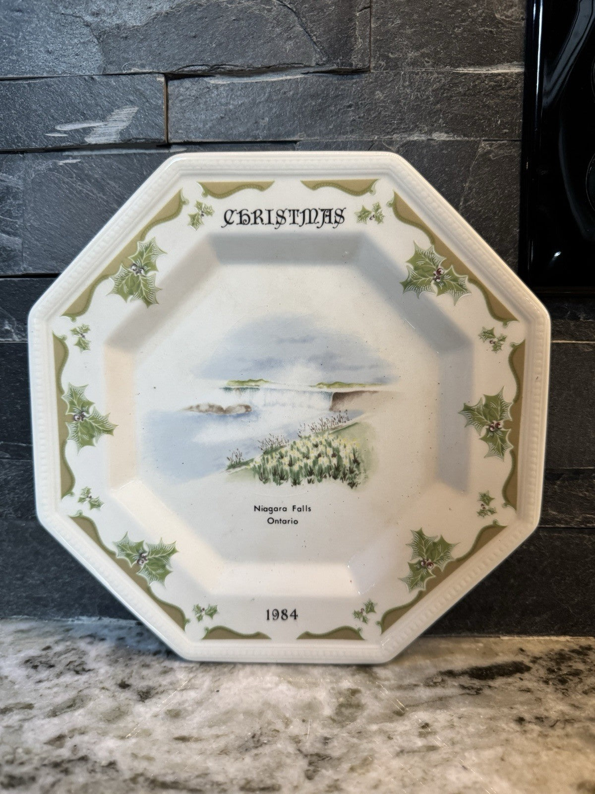Johnson Bros. England Niagara Falls Ontario 1984 2nd in Series Christmas Plate