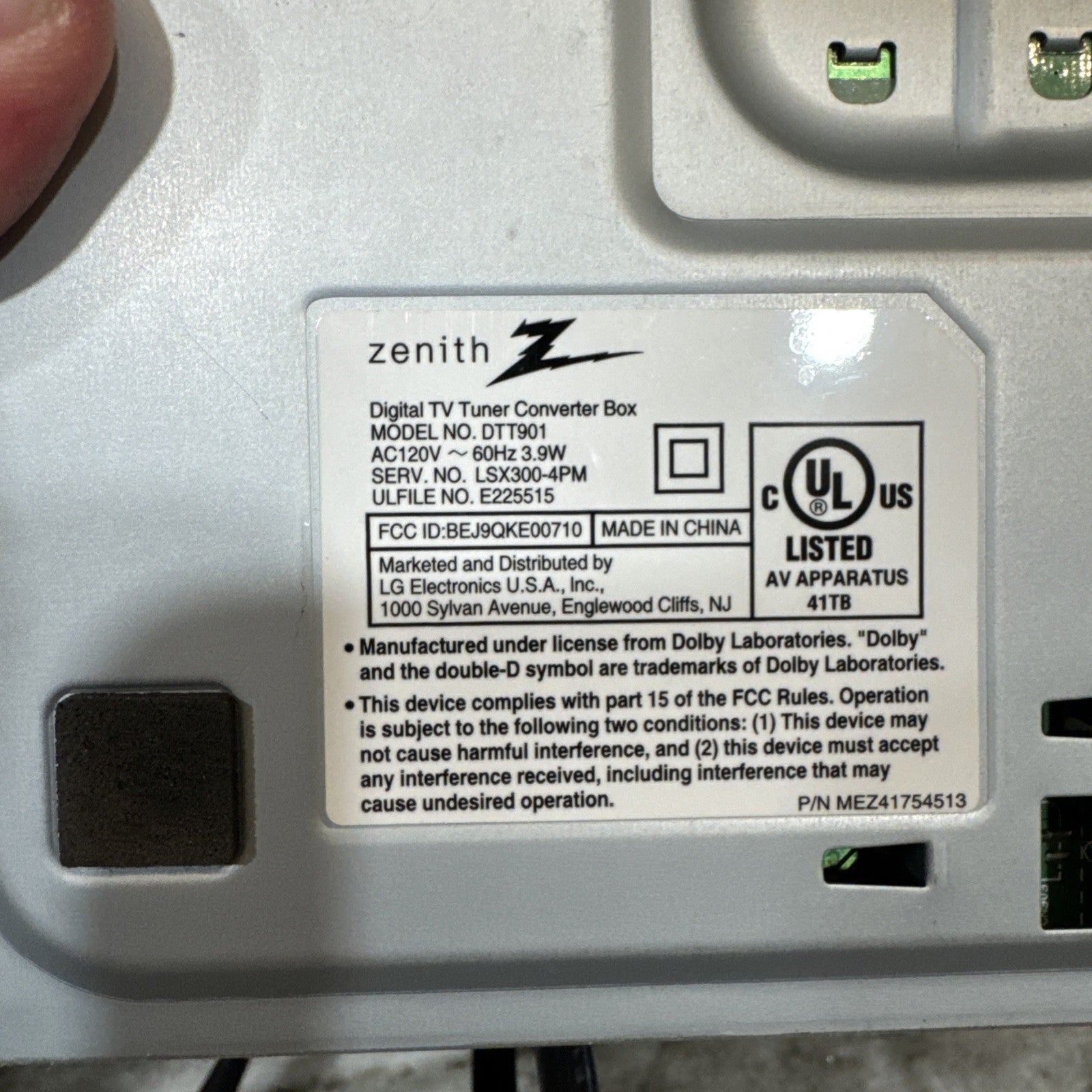 Zenith DTT901 Digital TV Tuner Converter Box W/0 Remote W/ Audio Video Cable
